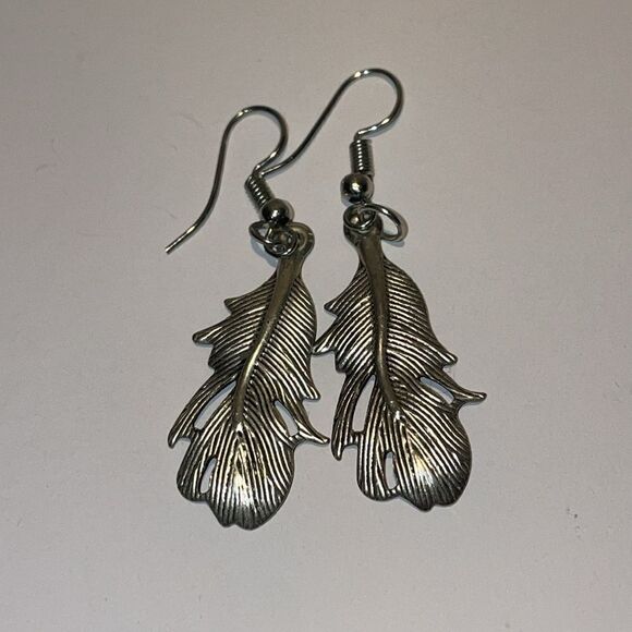 2 sets of earrings - Picture 3 of 4
